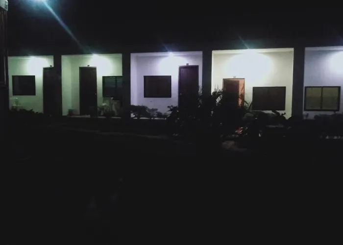 Lake House 4 Hostel